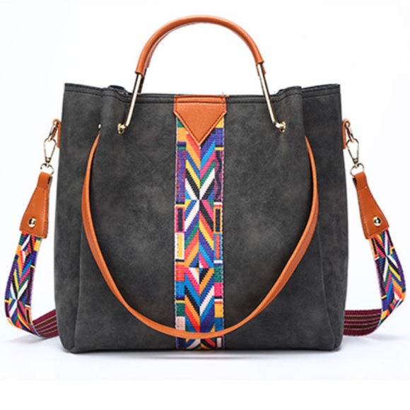 Helsinki Leather Shoulder Bag - Picture 3 of 8